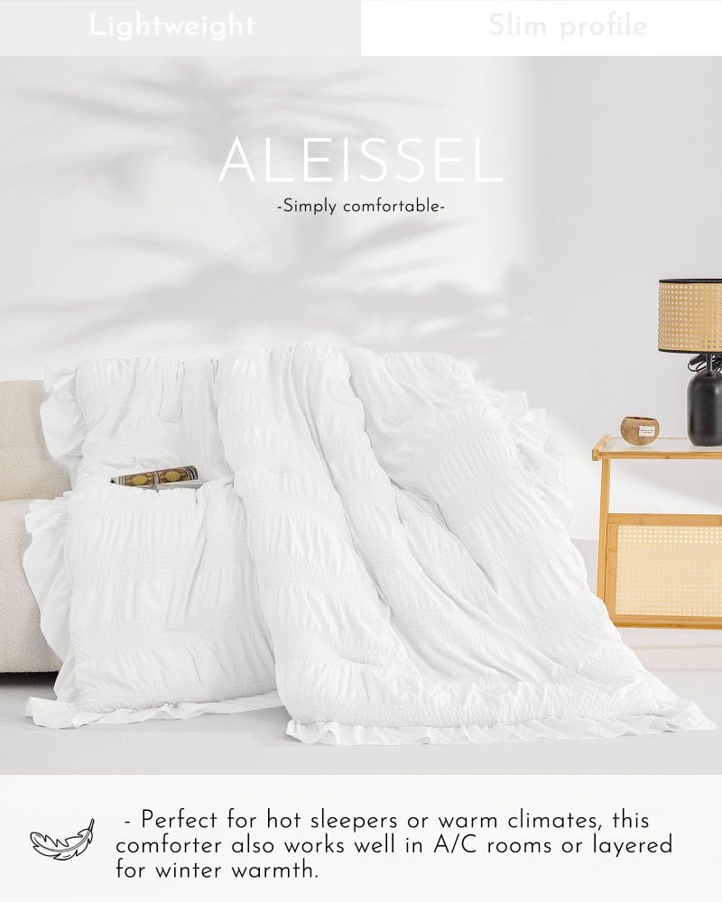 ALEISSEL طقم لحاف أبيض من ALEISSEL، مقاس كوين، بتصميم سيكرسكر وحواف مكشكشة، طقم مفروشات ناعم، مقاس كوين، 3 قطع، طقم لحاف خفيف الوزن بديل للريش (أبيض، 90 بوصة × 90 بوصة). - Image 3
